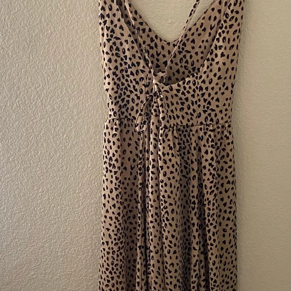 Dress, khaki leopard print, flown swing pleated hem, deep v neck,polyester - Picture 7 of 9